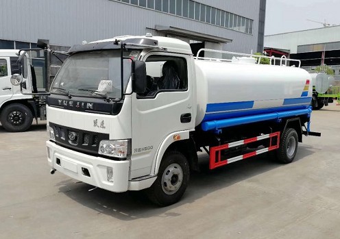 8噸灑水車(chē)多少錢(qián)一臺(tái)_躍進(jìn)8噸綠化灑水車(chē)廠(chǎng)家價(jià)格