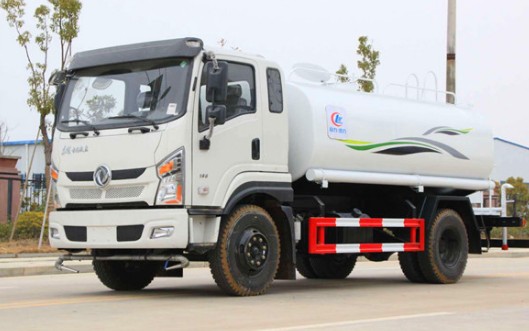 12噸灑水車(chē)要什么駕照_東風(fēng)專底D1駕駛室12噸綠化灑水車(chē)廠家價(jià)格