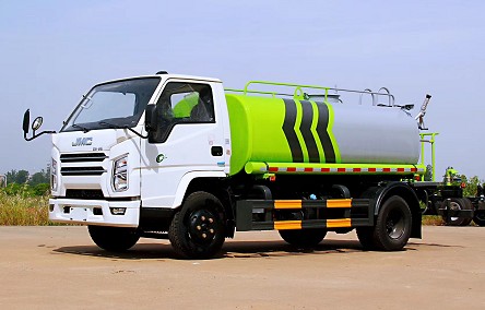 5噸灑水車尺寸_國六江鈴新順達(dá)5方綠化灑水車廠家價格